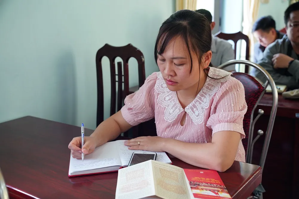 Băng rừng, vượt dốc ở Sì Lở Lầu để học Nghị quyết của Đảng ảnh 16 Băng rừng, vượt dốc ở Sì Lở Lầu để học Nghị quyết của Đảng ảnh 16