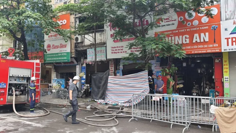 Cháy cửa hàng đồ dùng mẹ và bé, 4 người thiệt mạng ảnh 1