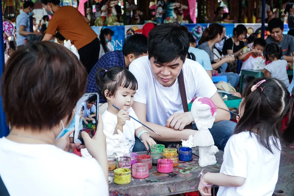 Nghỉ lễ giỗ Tổ, hàng nghìn người đổ về Công viên Thủ Lệ ảnh 7 Nghỉ lễ giỗ Tổ, hàng nghìn người đổ về Công viên Thủ Lệ ảnh 7