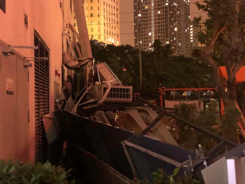 Hà Nội: Giàn điều hòa chung cư bất ngờ sập trong đêm ảnh 2