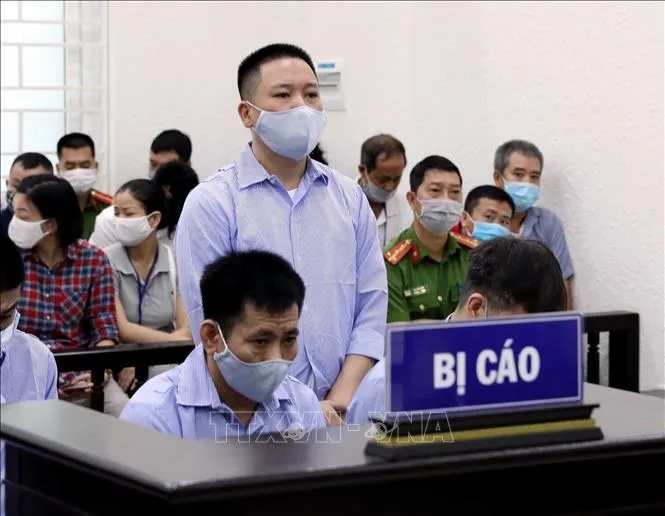 4 cựu cán bộ thanh tra giao thông hầu tòa vì “bảo kê” cho logo xe vua ở Hà Nội ảnh 1