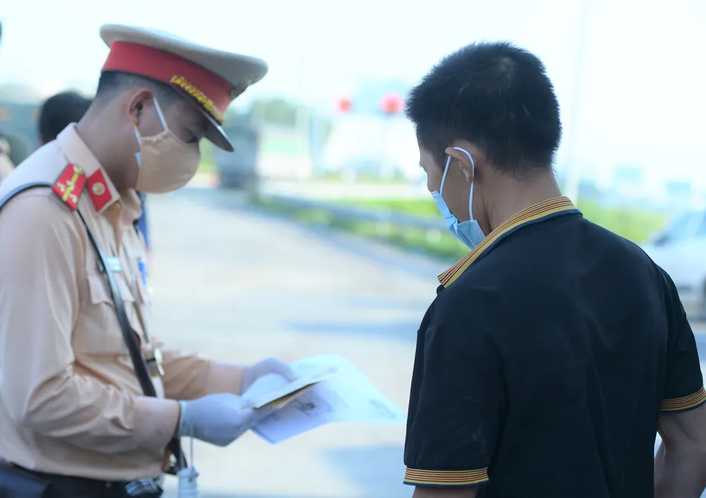 22 chốt kiểm soát dịch ở Hà Nội bắt đầu hoạt động, không xảy ra ùn ứ  ảnh 5