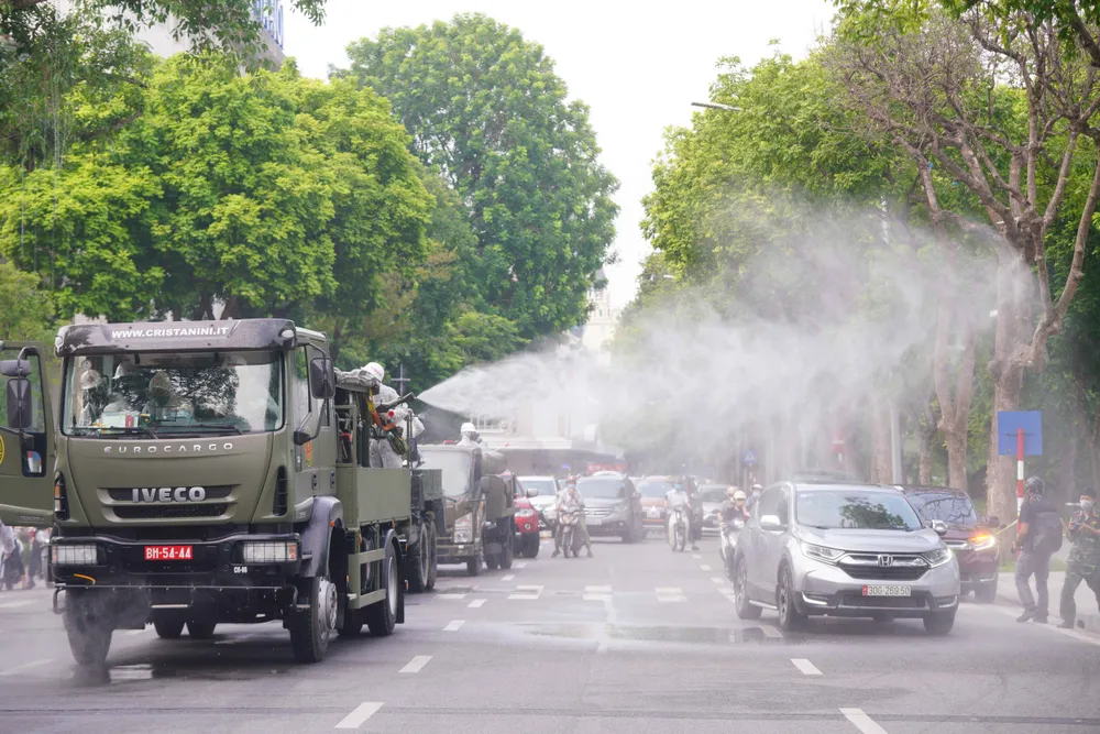 15 xe đặc chủng phun khử khuẩn tại 3 quận nội thành Hà Nội ảnh 24 15 xe đặc chủng phun khử khuẩn tại 3 quận nội thành Hà Nội ảnh 24