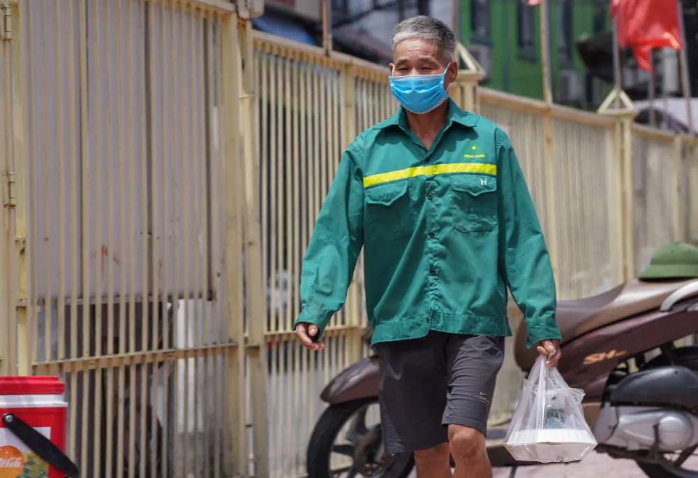 Suất cơm “0 đồng” cho người nghèo ở Hà Nội ảnh 14