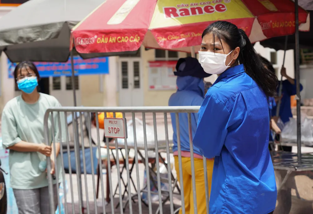 Suất cơm “0 đồng” cho người nghèo ở Hà Nội ảnh 15