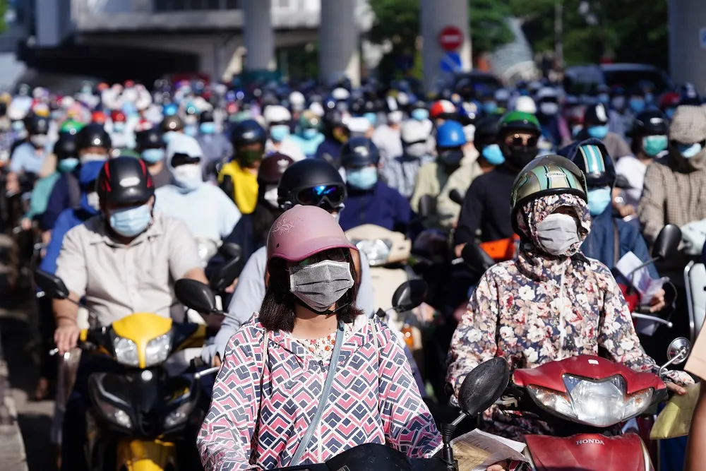 Ùn tắc khi qua chốt để vào “vùng đỏ” ở Hà Nội ảnh 2 Ùn tắc khi qua chốt để vào “vùng đỏ” ở Hà Nội ảnh 2