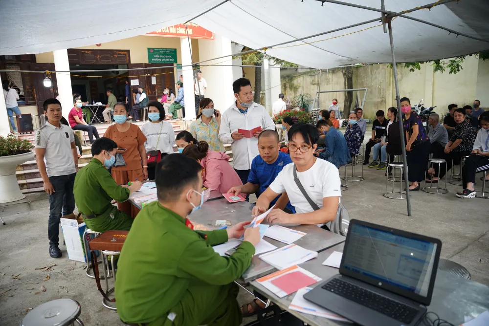 Đợt cao điểm thu nhận hồ sơ, cấp căn cước công dân điện tử tại TP Hà Nội ảnh 1 Đợt cao điểm thu nhận hồ sơ, cấp căn cước công dân điện tử tại TP Hà Nội ảnh 1
