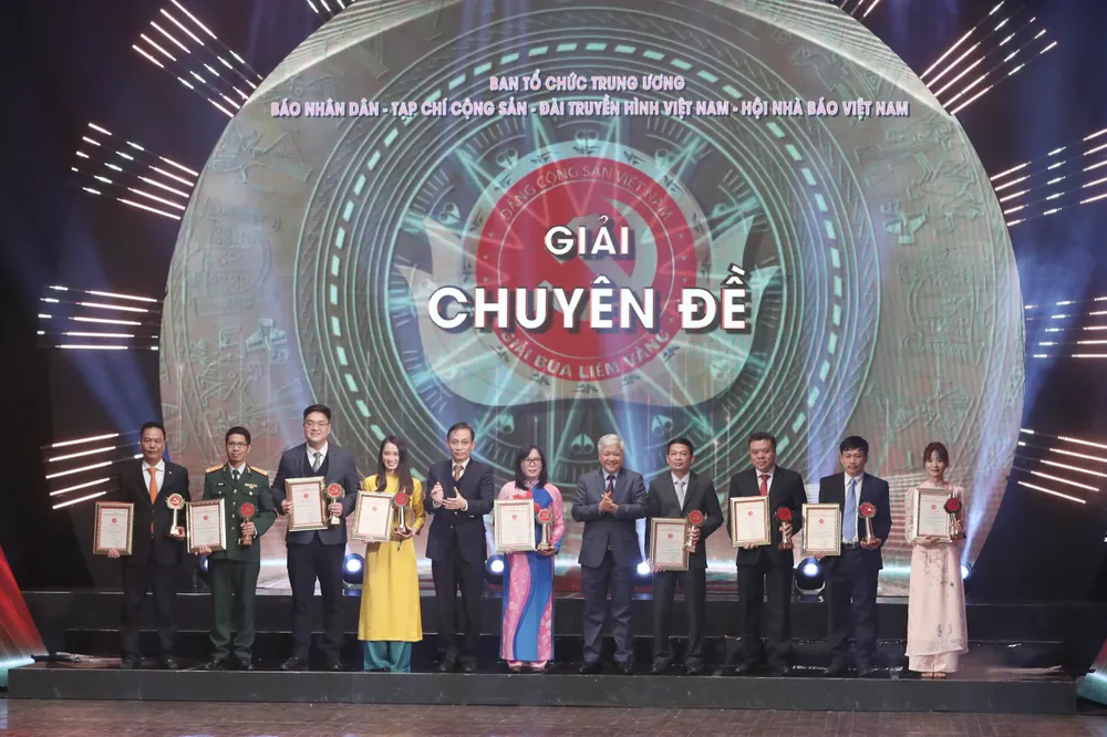 Viết về xây dựng Đảng phải kiên trì, xuất phát từ niềm tin và tình yêu đích thực ảnh 6