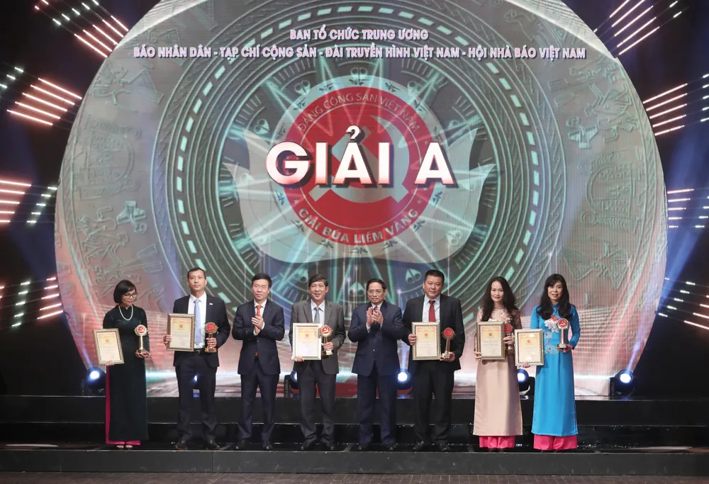 Viết về xây dựng Đảng phải kiên trì, xuất phát từ niềm tin và tình yêu đích thực ảnh 7