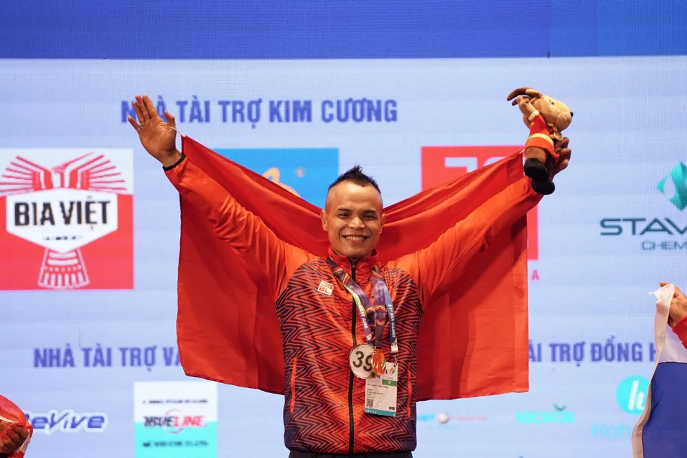 Thân hình cuồn cuộn của lực sĩ Trần Hoàng Duy Thuận vừa giành huy chương vàng ảnh 1 Thân hình cuồn cuộn của lực sĩ Trần Hoàng Duy Thuận vừa giành huy chương vàng ảnh 1