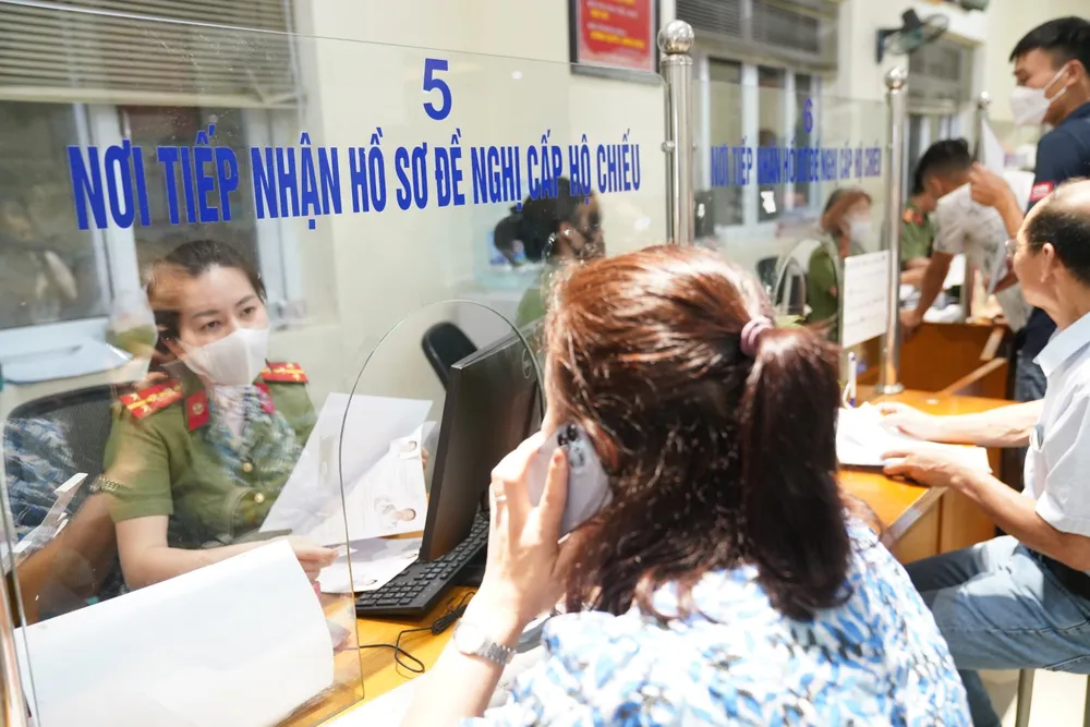 Mẫu hộ chiếu mới có gì khác so với hộ chiếu cũ? ảnh 7