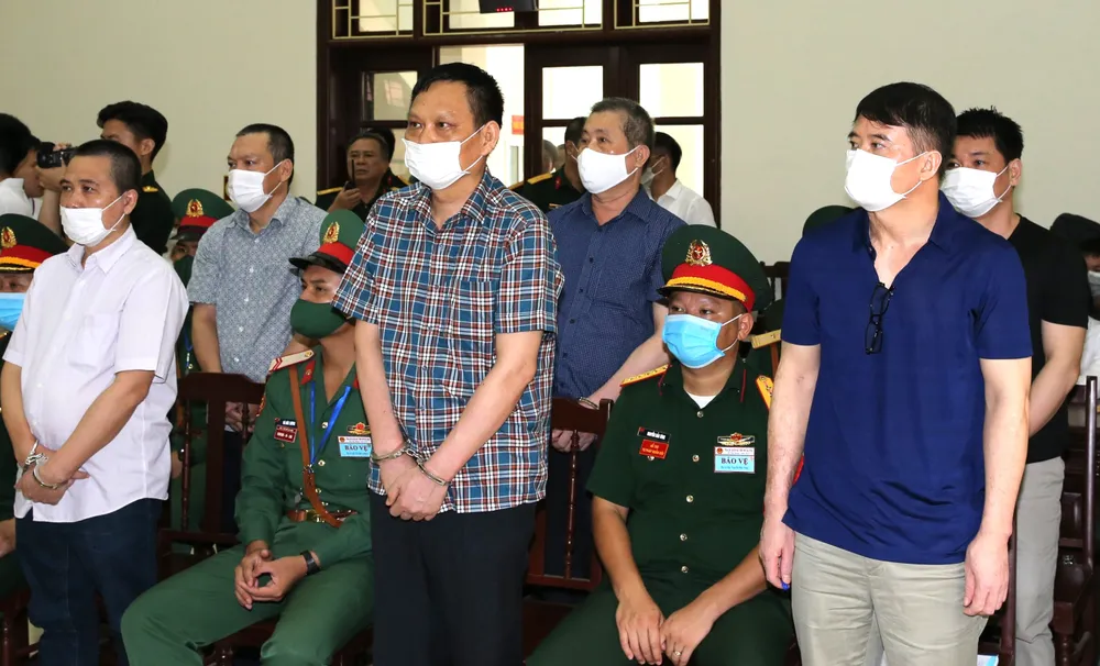 Tòa án Quân sự tuyên án 14 bị cáo trong đường dây buôn lậu gần 200 triệu lít xăng ảnh 2