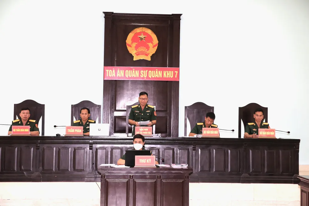 Tòa án Quân sự tuyên án 14 bị cáo trong đường dây buôn lậu gần 200 triệu lít xăng ảnh 1