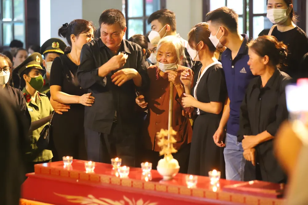 Người thân, bạn bè, đồng đội tiếc thương 3 cán bộ, chiến sĩ cảnh sát hy sinh khi làm nhiệm vụ ảnh 4 Người thân, bạn bè, đồng đội tiếc thương 3 cán bộ, chiến sĩ cảnh sát hy sinh khi làm nhiệm vụ ảnh 4