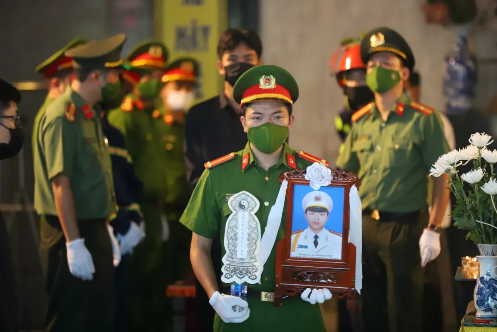 Người thân, bạn bè, đồng đội tiếc thương 3 cán bộ, chiến sĩ cảnh sát hy sinh khi làm nhiệm vụ ảnh 10 Người thân, bạn bè, đồng đội tiếc thương 3 cán bộ, chiến sĩ cảnh sát hy sinh khi làm nhiệm vụ ảnh 10