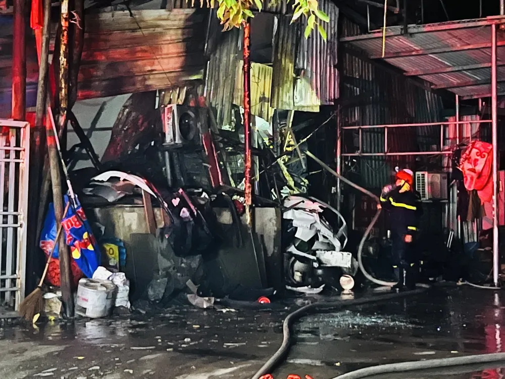 Hà Nội: Cháy lớn quán “hát cho nhau nghe” tại quận Hoàng Mai ảnh 5