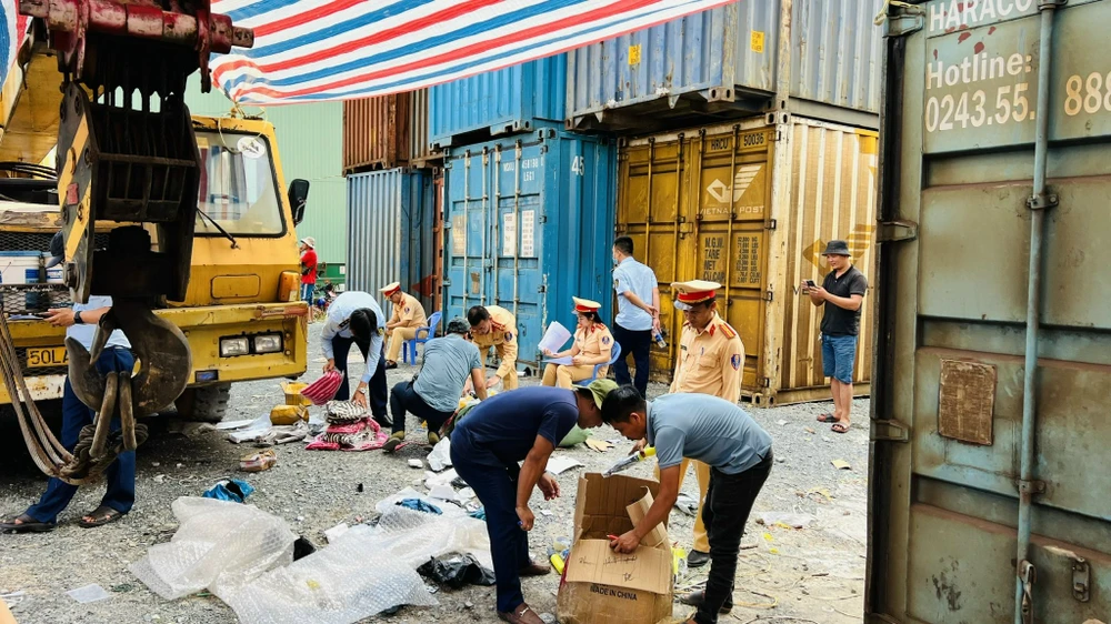 Ngăn chặn hơn 1.400 mặt hàng không nguồn gốc, đồ chơi kích dục chuẩn bị tung ra thị trường ảnh 1 Ngăn chặn hơn 1.400 mặt hàng không nguồn gốc, đồ chơi kích dục chuẩn bị tung ra thị trường ảnh 1