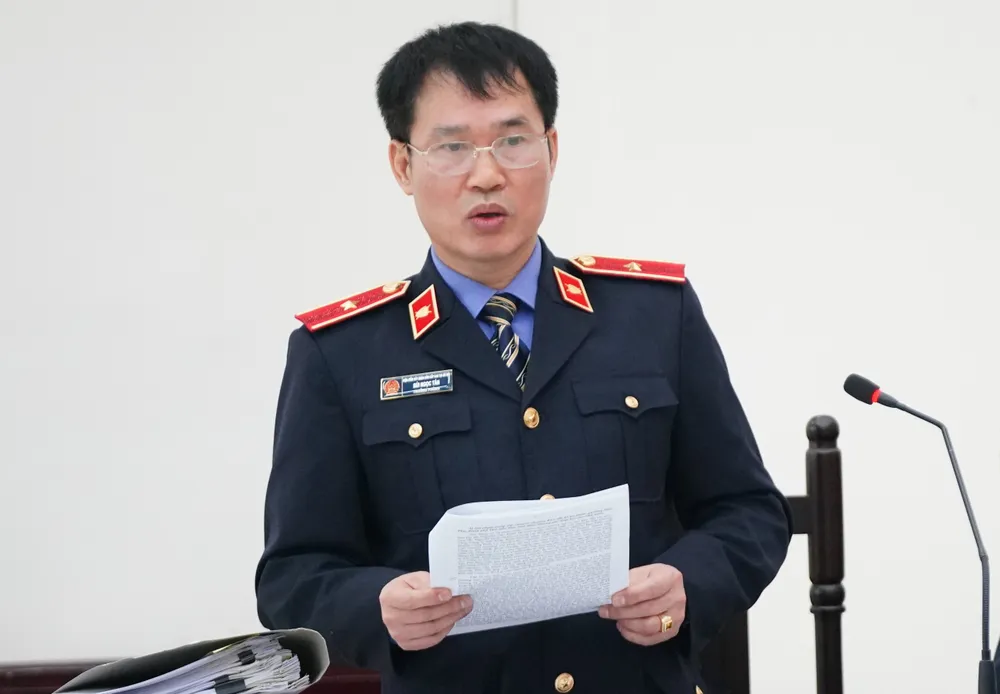 Đại diện Viện Kiểm sát trình bày quan điểm giải quyết kháng cáo. Ảnh: ĐỖ TRUNG Đại diện Viện Kiểm sát trình bày quan điểm giải quyết kháng cáo. Ảnh: ĐỖ TRUNG