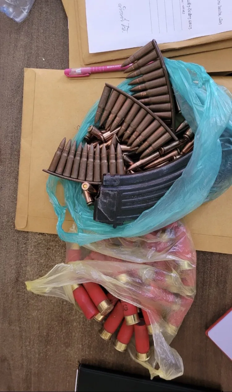 Các đối tượng sử dụng súng trong quá trình vận chuyển ma túy