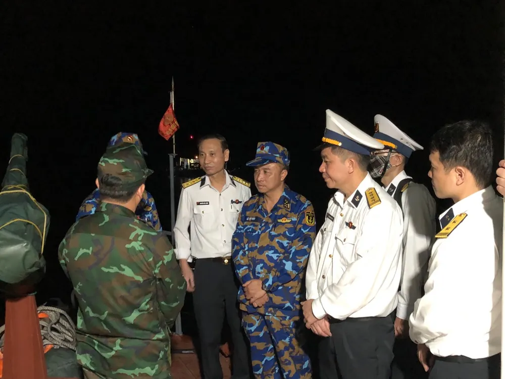Đoàn công tác Quân chủng Hải quân thống nhất phương án cứu nạn với Tỉnh đội Quảng Ninh