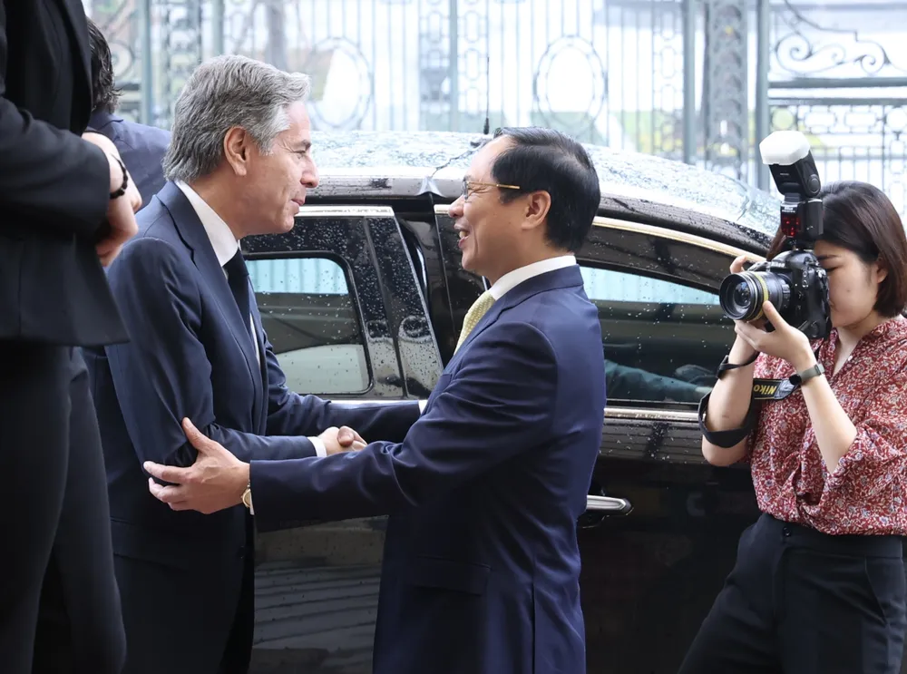 Bộ trưởng Bộ Ngoại giao Bùi Thanh Sơn đón tiếp Ngoại trưởng Hoa Kỳ Antony Blinken. Ảnh: VIẾT CHUNG Bộ trưởng Bộ Ngoại giao Bùi Thanh Sơn đón tiếp Ngoại trưởng Hoa Kỳ Antony Blinken. Ảnh: VIẾT CHUNG