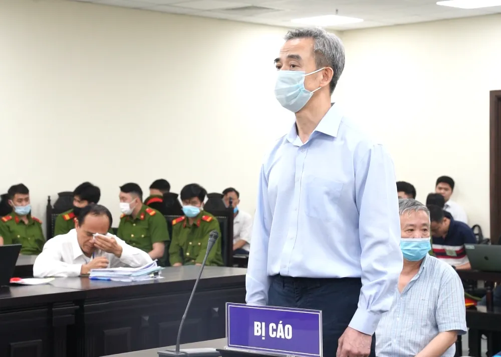 Ông Nguyễn Quang Tuấn nói lời sau cùng. Ảnh: ĐỖ TRUNG