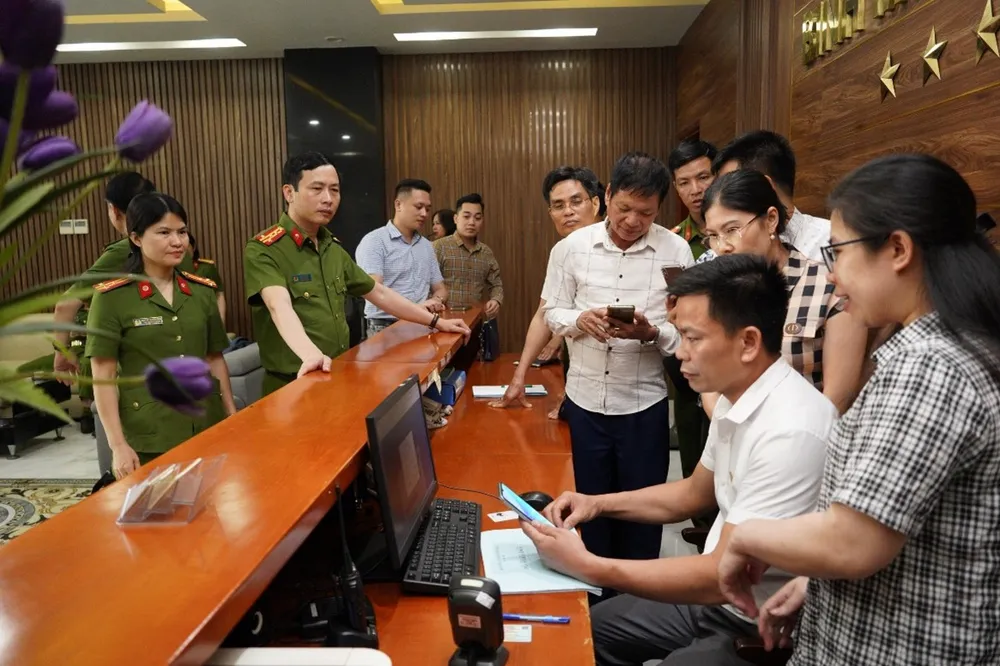 Trải nghiệm đặt phòng lưu trú qua CCCD gắn chip tại tỉnh Hà Nam