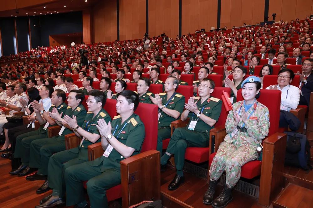 Các điển hình tiên tiến tại hội nghị. Ảnh: VIẾT CHUNG Các điển hình tiên tiến tại hội nghị. Ảnh: VIẾT CHUNG