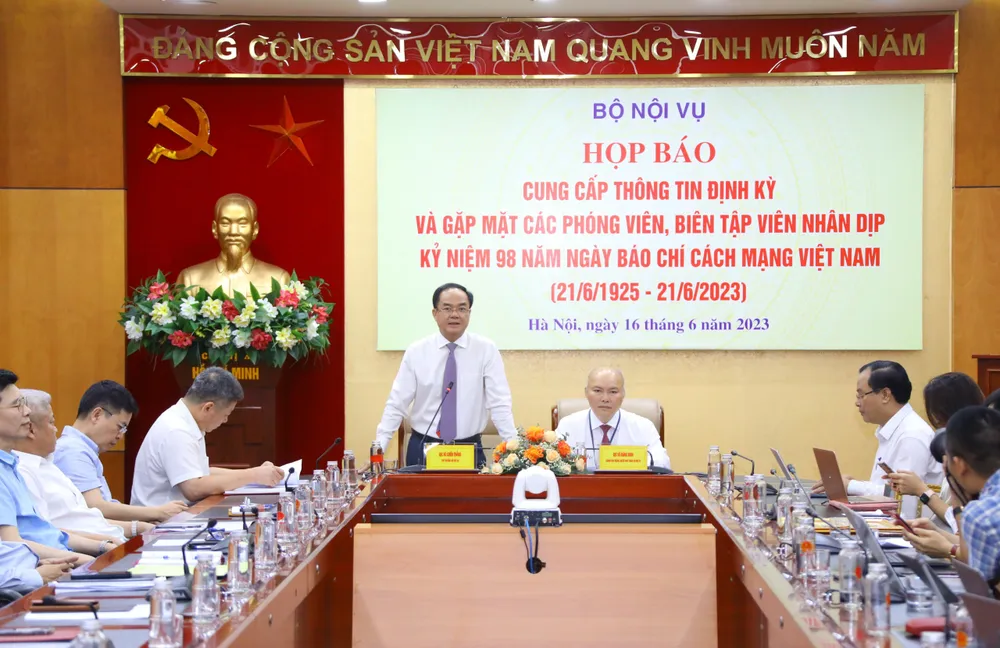 Quang cảnh buổi họp báo. Ảnh: ĐỖ TRUNG