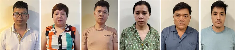 Các bị can (từ trái qua phải): Trần Anh Sơn, Nguyễn Thị Vân (cửa hàng vàng Kim Linh), Lê Minh Tuân, Nguyễn Thị Thủy, Nguyễn Hữu Bình, Đàm Anh Tuấn