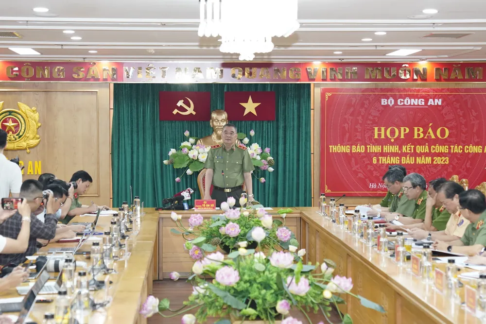 Quang cảnh họp báo. Ảnh: ĐỖ TRUNG