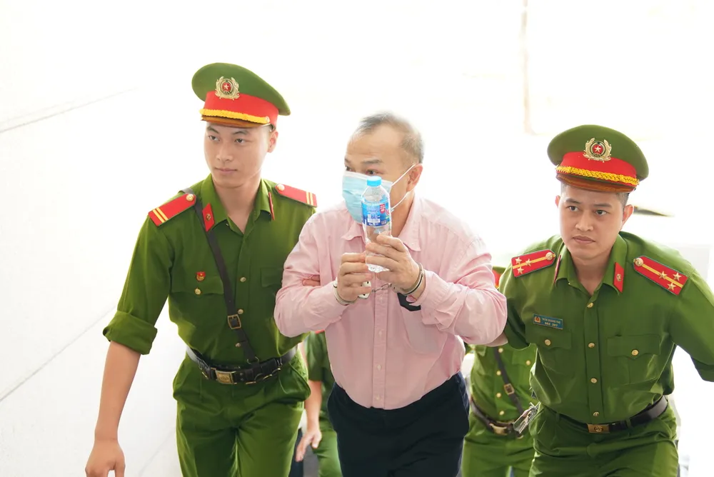 Bị cáo Vũ Hồng Nam (cựu Thứ trưởng Bộ Ngoại giao). Ảnh: ĐỖ TRUNG