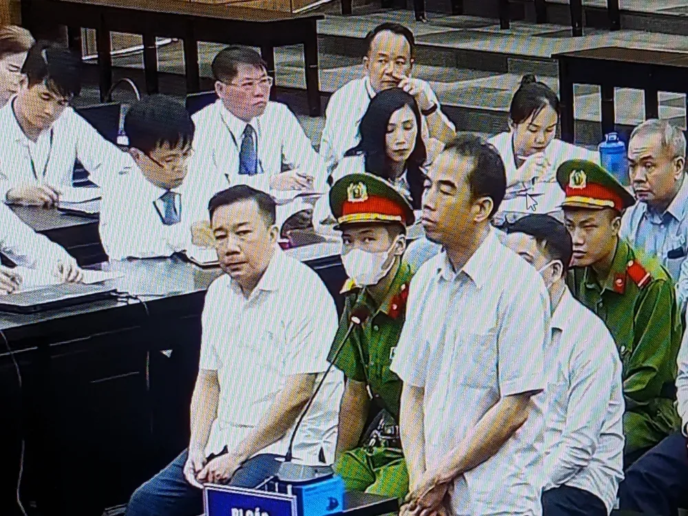 Ông Tô Anh Dũng khai trước tòa chiều 12-7. Ảnh: ĐỖ TRUNG Ông Tô Anh Dũng khai trước tòa chiều 12-7. Ảnh: ĐỖ TRUNG