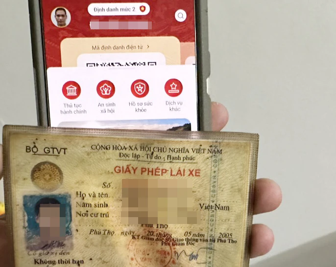 Hiện nay, trên ứng dụng VNeID, nhiều công dân chưa thể tích hợp giấy phép lái xe mô tô. Ảnh: ĐỖ TRUNG Hiện nay, trên ứng dụng VNeID, nhiều công dân chưa thể tích hợp giấy phép lái xe mô tô. Ảnh: ĐỖ TRUNG