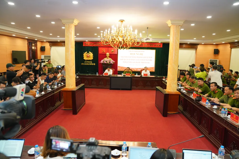 Quang cảnh buổi họp báo. Ảnh: ĐỖ TRUNG