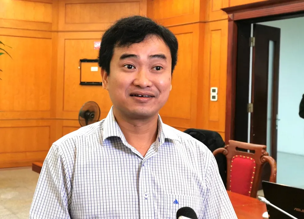 Phan Quốc Việt trả lời phỏng vấn dịp công bố bộ kit test Covid-19 ngày 5-3-2020. Ảnh: TRẦN LƯU