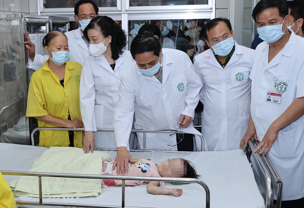 Thủ tướng Phạm Minh Chính thăm hỏi các nạn nhân trong vụ cháy Thủ tướng Phạm Minh Chính thăm hỏi các nạn nhân trong vụ cháy