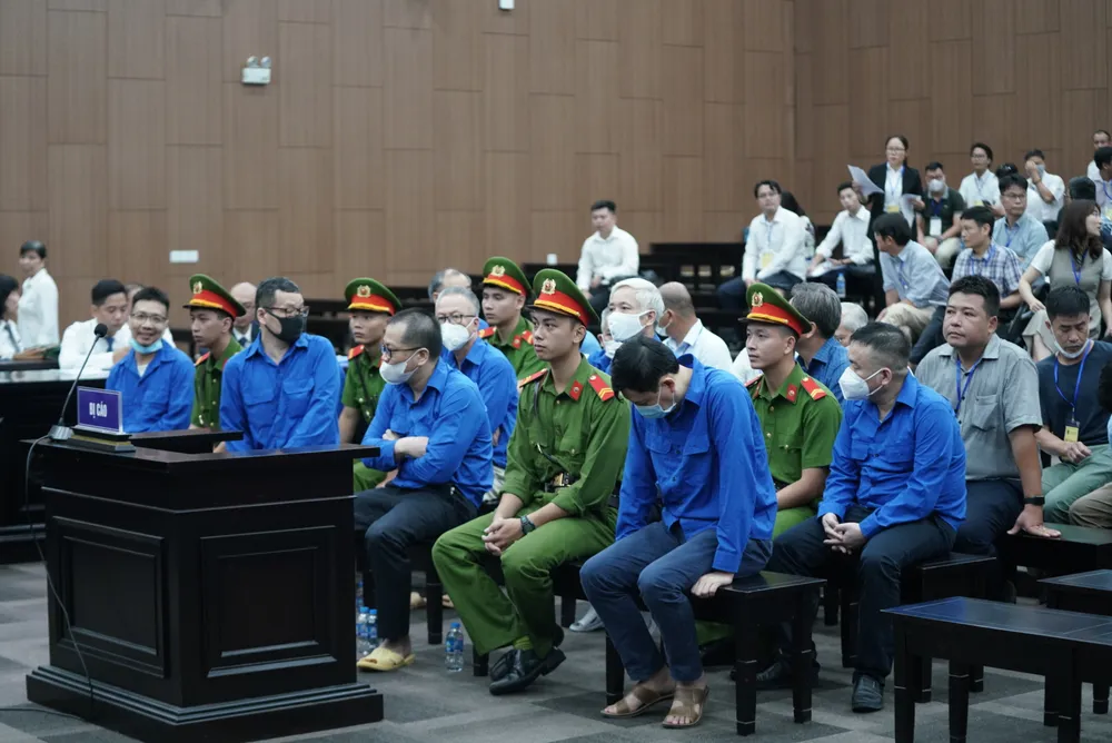 Các bị cáo tại phiên tòa ngày 25-9. Ảnh: ĐỖ TRUNG Các bị cáo tại phiên tòa ngày 25-9. Ảnh: ĐỖ TRUNG