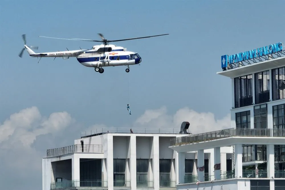 Tình huống giả định phải huy động cả trực thăng để cứu nạn cứu hộ người mắc kẹt