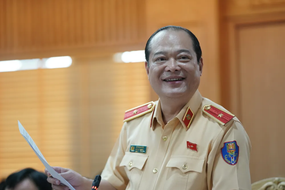 Thiếu tướng Lê Xuân Đức thông tin về đấu giá biển số xe ô tô tại họp báo Bộ Công an, chiều 2-10. Ảnh: ĐỖ TRUNG Thiếu tướng Lê Xuân Đức thông tin về đấu giá biển số xe ô tô tại họp báo Bộ Công an, chiều 2-10. Ảnh: ĐỖ TRUNG