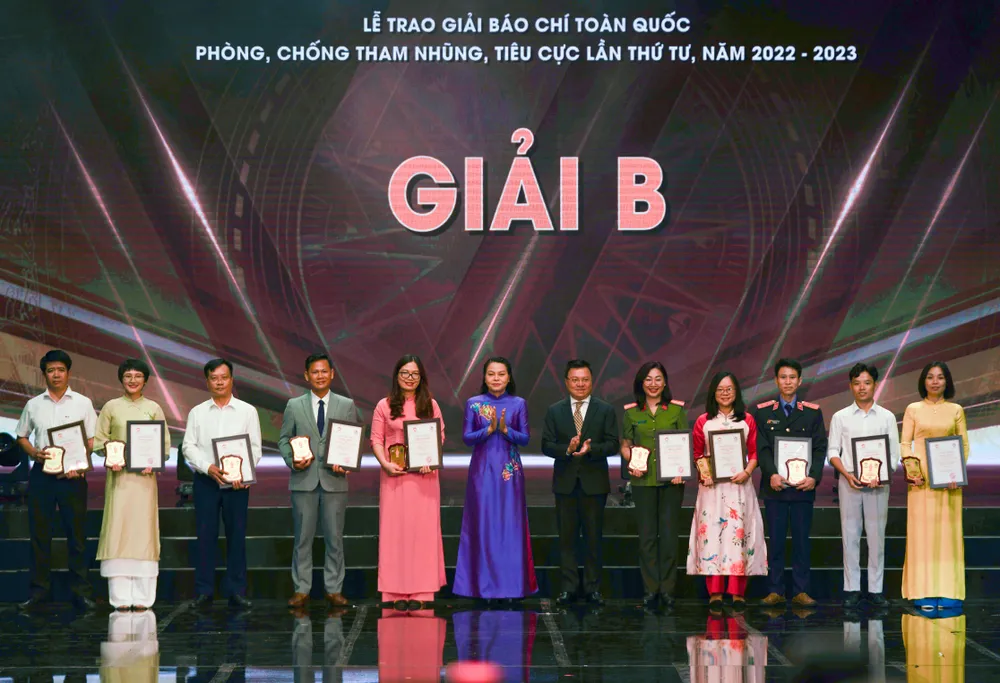 Các tác giả đoạt giải B. Ảnh: ĐỖ TRUNG Các tác giả đoạt giải B. Ảnh: ĐỖ TRUNG