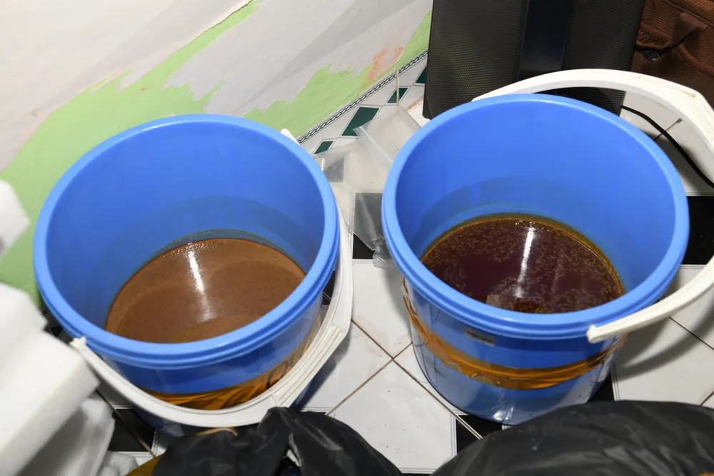 Nguyên liệu các đối tượng sử dụng để bơm tinh dầu có ma túy vào thuốc lá Nguyên liệu các đối tượng sử dụng để bơm tinh dầu có ma túy vào thuốc lá