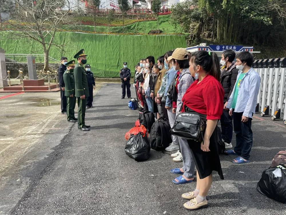 Trạm Biên phòng cửa khẩu Quốc tế Trà Lĩnh tiếp nhận 26 công dân về nước z5087735720526-97071dfa58d0edd46ec2b78a49affe28-1790.jpg