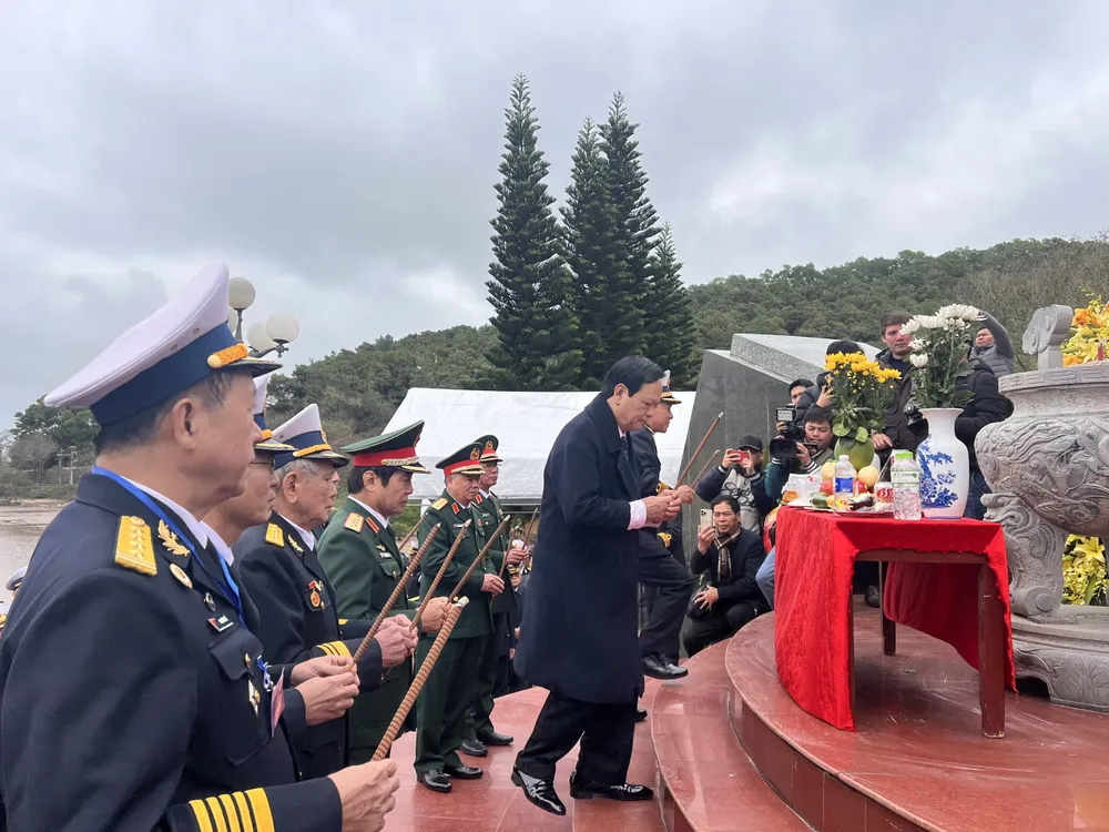 Hội Truyền thống đường Hồ Chí Minh trên biển tổ chức kỷ niệm 56 năm cuộc Tổng tiến công và nổi dậy Xuân Mậu Thân 1968 và 4 tàu của Đoàn tàu Không số đi làm nhiệm vụ đặc biệt 2-5011.jpg