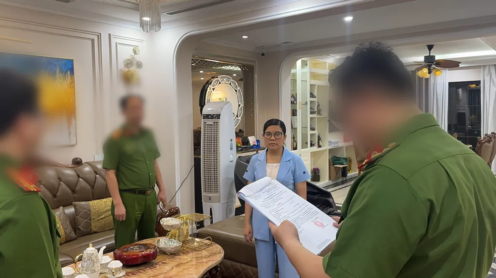 Cơ quan công an tống đạt các quyết định tố tụng 127.jpg
