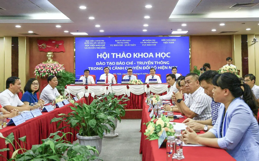Quang cảnh hội thảo. Ảnh: HÀ NGUYỄN anh 1.jpg