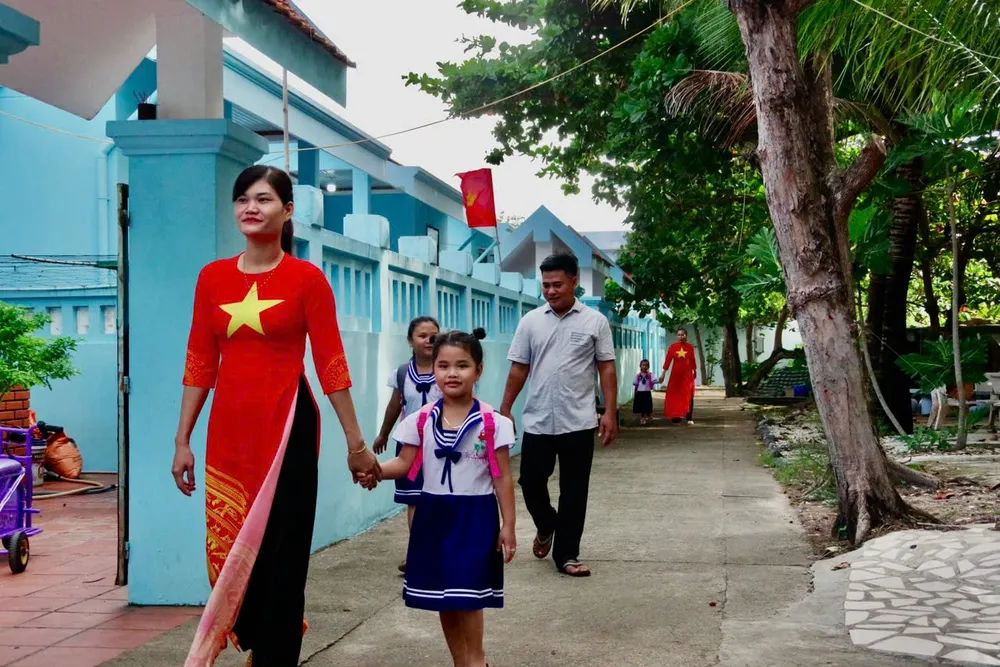 Học sinh ở Trường Sa trong ngày khai trường 2.jpg