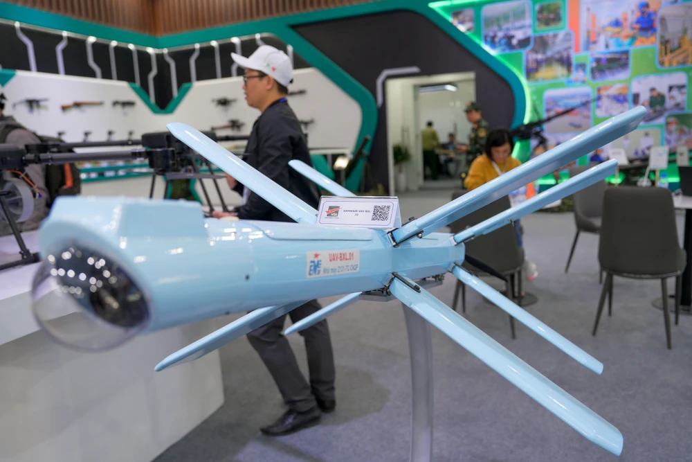 Các UAV cảm tử, tiêu diệt mục tiêu với tốc độ cao DSC03656.JPG