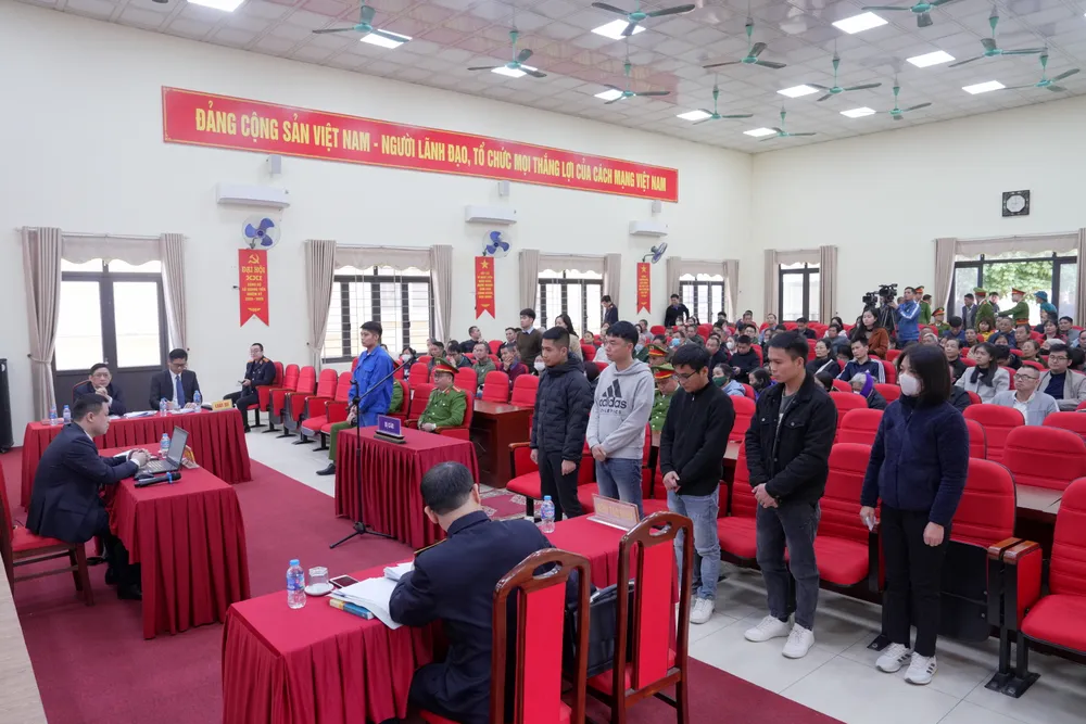 Các bị cáo tại phiên tòa. Ảnh: ĐỖ TRUNG 1000001115.jpg