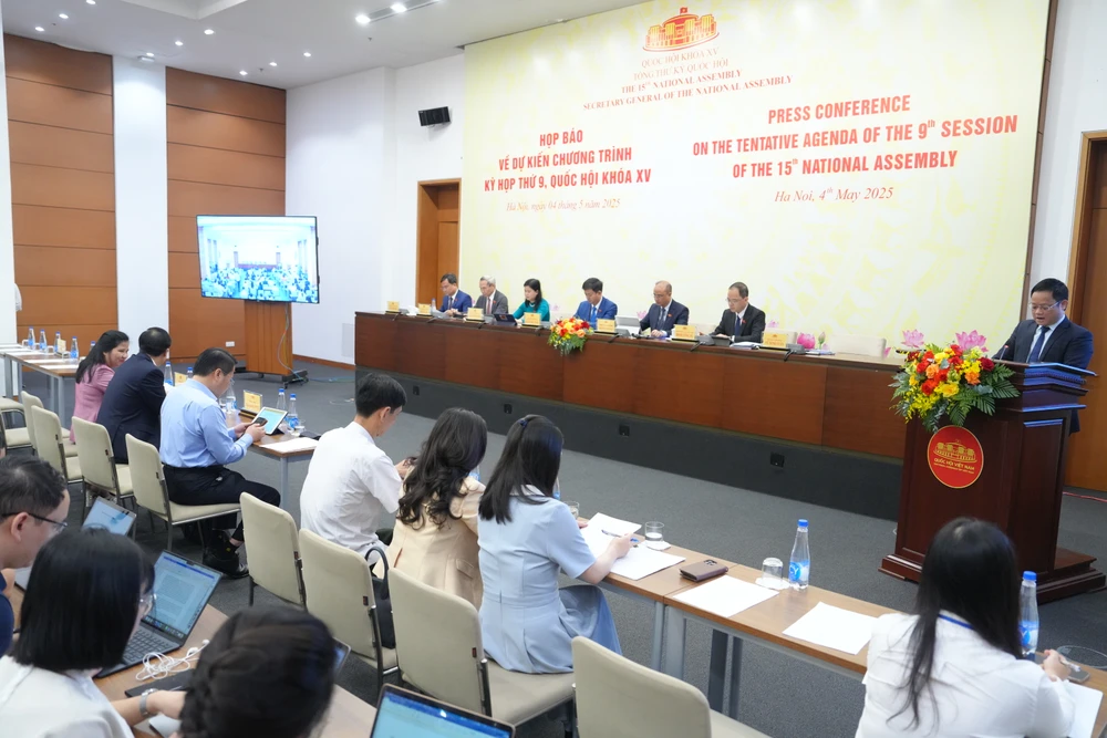 Quang cảnh buổi họp báo. Ảnh: ĐỖ TRUNG DSC06632.JPG